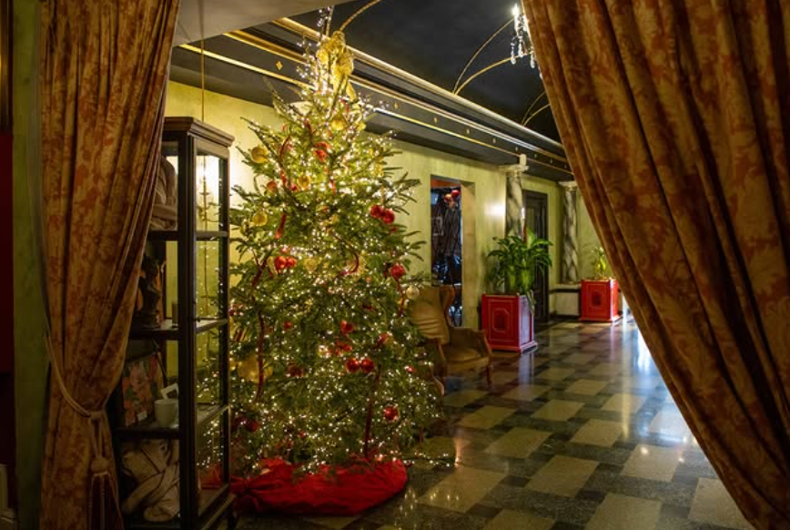 Christmas tree in Pontchartrain Hotel lobby